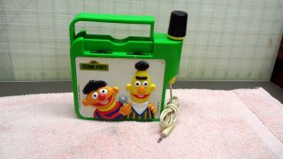 Sesame Street " Bert & Ernie Sing Along " Novelity Radio Am Muppets W/mic& Handle