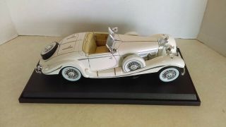 1:18 Maisto 1936 Mercedes Benz 500K TYP Special Roadster Diecast With Stand 3