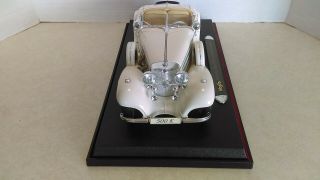 1:18 Maisto 1936 Mercedes Benz 500K TYP Special Roadster Diecast With Stand 4
