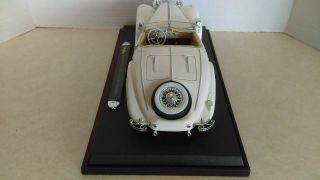 1:18 Maisto 1936 Mercedes Benz 500K TYP Special Roadster Diecast With Stand 5