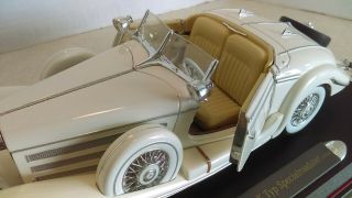 1:18 Maisto 1936 Mercedes Benz 500K TYP Special Roadster Diecast With Stand 7