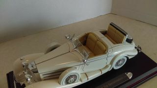 1:18 Maisto 1936 Mercedes Benz 500K TYP Special Roadster Diecast With Stand 8