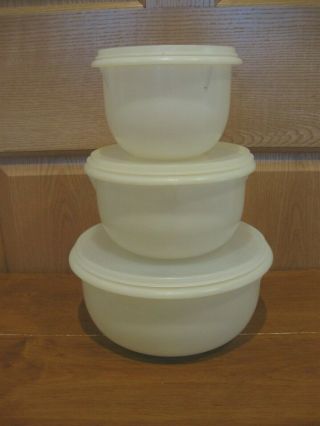Tupperware 3 Piece Set Vintage White Mixing Bowls With Sheer Lids