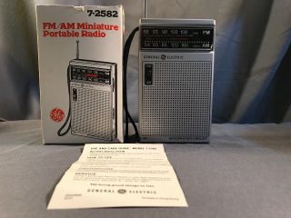 Vintage General Electric Ge Portable Handheld Am/fm Radio 7 - 2582
