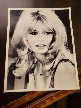 1970s Press Release Movie Non Glossy Photo 8x10 Pinup Style Bridgette Bardot