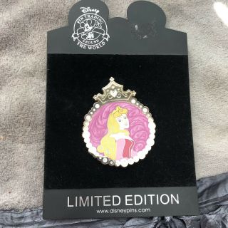 Disney Sleeping Beauty Aurora Medallion Pin Le 125