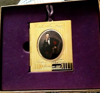 The White House Historical Association Christmas Ornament 1999 - Abraham Lincoln