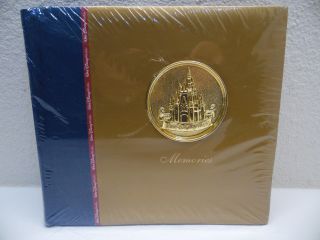 Old Version Walt Disney World Castle Medallion 200 Photo Album W/ Gel Pen