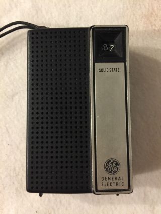 Vintage General Electric Ge 7 - 2705b Pocket Am/fm Transistor Radio