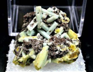 Minerals : Plumbogummite With Greenish Pyromorphite Crystals From China