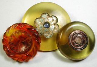Bb 3 Vintage Bakelite Buttons Various Designs W Shell & Carved 1&1/8 - 1&1/2