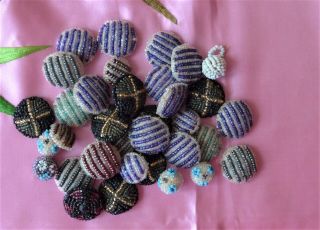 30,  Collectable Vintage Handmade Beaded Buttons - Different Colors Vgc (21)