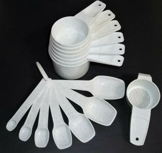 Tupperware White Speckled Fireworks Complete Set Measuring Cups,  Spoons,  Sifter