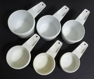 Tupperware White Speckled Fireworks Complete Set Measuring Cups,  Spoons,  Sifter 8