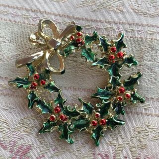 Vtg Wreath Christmas Holiday Pin Brooch Metal Gold Tone Distressed Enameled