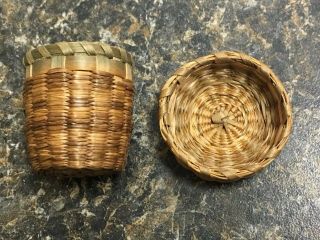 Vintage Hand Made Sweet Grass Thimble Holder Basket with Lid. 5