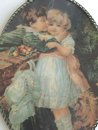 Vintage Sandra Kuck Artist Flue Cover Wall Hanging Boy Kisses Girl 11x8 " Oval