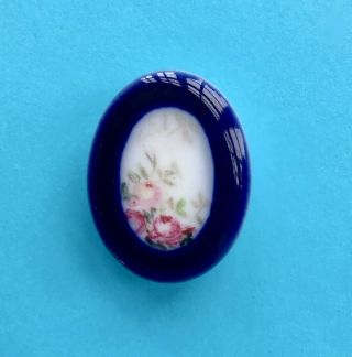 A 28mm Antique Oval Hand Painted China Stud Button,  L Blue Border,  Pink Roses