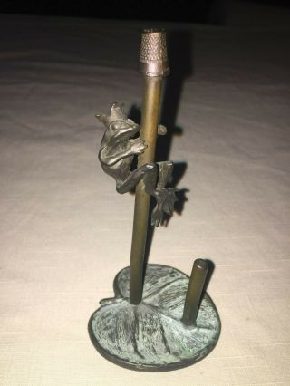 VTG BRONZE CLIMBING FROG w/ CROWN ON LILY PAD THIMBLE SPOOL HOLDER 3