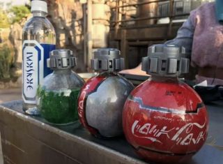 Disneyland Star Wars Galaxy’s Edge Coke Sprite Soda Dasani 4 Bottles In Hand
