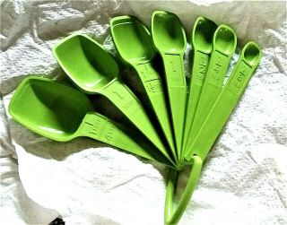 Vintage Collectible Tupperware Lime/apple Green Measuring Spoons Set Of 7