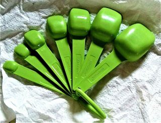 Vintage Collectible Tupperware Lime/Apple Green Measuring Spoons Set of 7 2