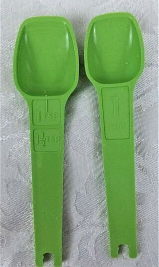 Vintage Collectible Tupperware Lime/Apple Green Measuring Spoons Set of 7 5