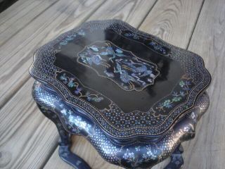 Chinese Mother - Of - Pearl Inlaid Black Lacquered Stand Pedestal