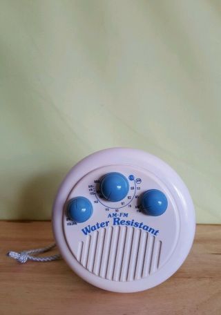 Very Rare Vintage Radio Shack Am - Fm Water Resistant Shower Radio