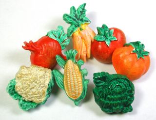 Bb 7 Vintage Buttons Realistic Vegetables Designs - 3/4 To 1 & 1/8 "