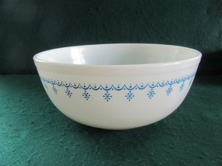 Vtg Pyrex 4 Qt.  White/ Turquoise Mixing Bowl 404 Snowflake Garland Pattern
