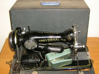 Vintage Universal Deluxe Sewing Machine With Case