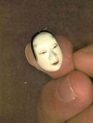 Arita Porcelain White Face Head Button