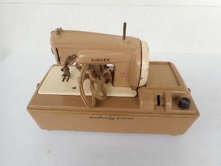 Vintage 1962 Singer Handy Electric Sewing Machine Model 50d