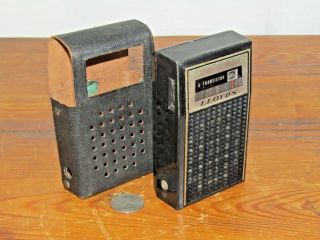 Uncommon 1960s Lloyds Tr - 6c 6 Transistor Radio With Carrying Case - Non -