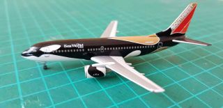 Southwest Airlines Seaworld Shamu Boeing 737 - 200 1/400 Scale