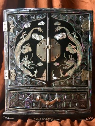 Vintage Chinese Mother Of Pearl Asian Design Jewelry Dragon Chest Box