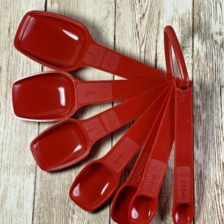Vintage Tupperware Dark Red 7 Measuring Spoons And Ring Complete