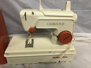 Vintage Singer Junior Miss Sewing Machine W/ Pedal (Model: 67B13) 2