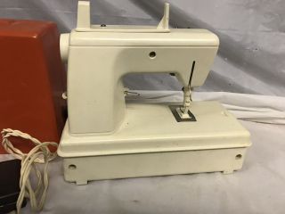 Vintage Singer Junior Miss Sewing Machine W/ Pedal (Model: 67B13) 5