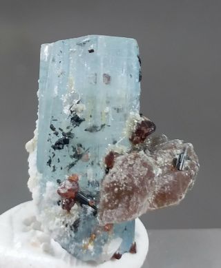 36 Carat Top Quality Aquamarine Crystal Combine With Garnet @pak