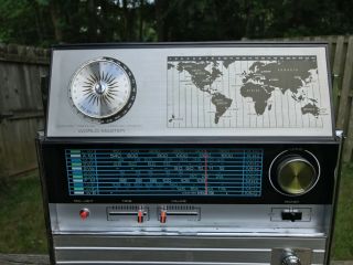 Vintage Unisonic Multiband Portable Transistor Radio Needs to be Recapped 2