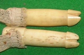 2 Vintage Knitting Items Including Unusual Carved Hooves Needle Protector