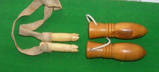2 VINTAGE KNITTING ITEMS INCLUDING UNUSUAL CARVED HOOVES NEEDLE PROTECTOR 2