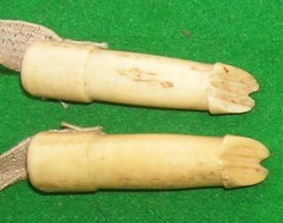 2 VINTAGE KNITTING ITEMS INCLUDING UNUSUAL CARVED HOOVES NEEDLE PROTECTOR 4