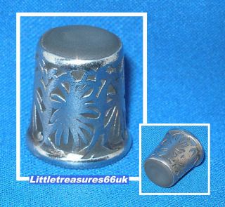 Jenny Blair Silver Cased Glass Thimble.  Palm Leaves