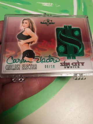 2013 Benchwarmer Sin City Swatch Card Autograph Green Carmen Electra 6/10