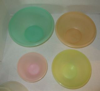 TUPPERWARE Set of 4 WONDERLIER BOWLS 2,  5,  8 & 12 CUP Vintage Pastel Colors 3