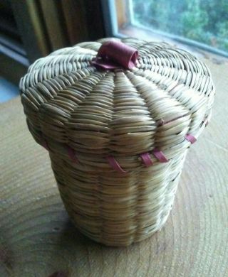 Vintage Hand Made Sweet Grass Thimble Holder Basket With Lid.