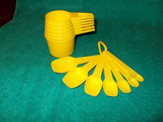 Tupperware Bright Yellow Measuring Spoons,  Cups,  Holding Ring Complete 14 Pc Set